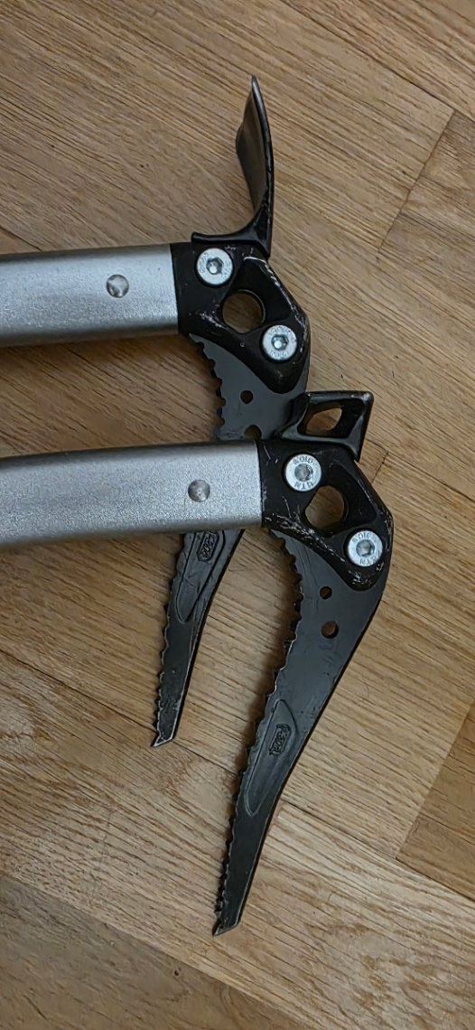 Piolet Petzl Sum'Tec 55cm x2 panne & marteau - Miniature 3